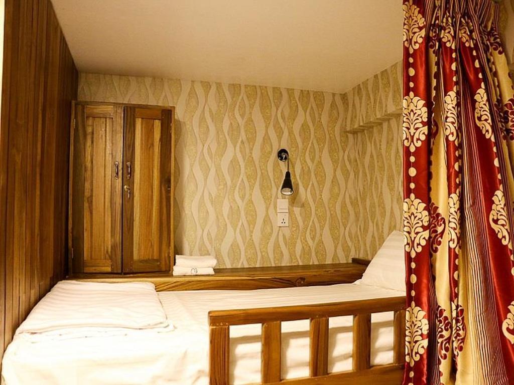 Wayfarer'S Rest Hotel Yangon Room photo