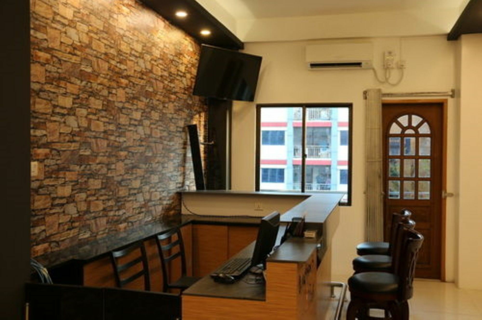 Wayfarer'S Rest Hotel Yangon Exterior photo